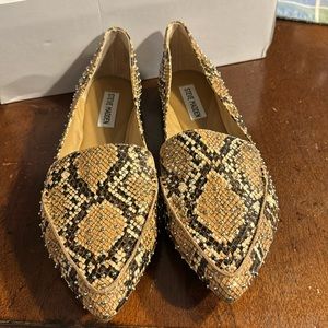 Leather print studded Steve Madden pointy flats